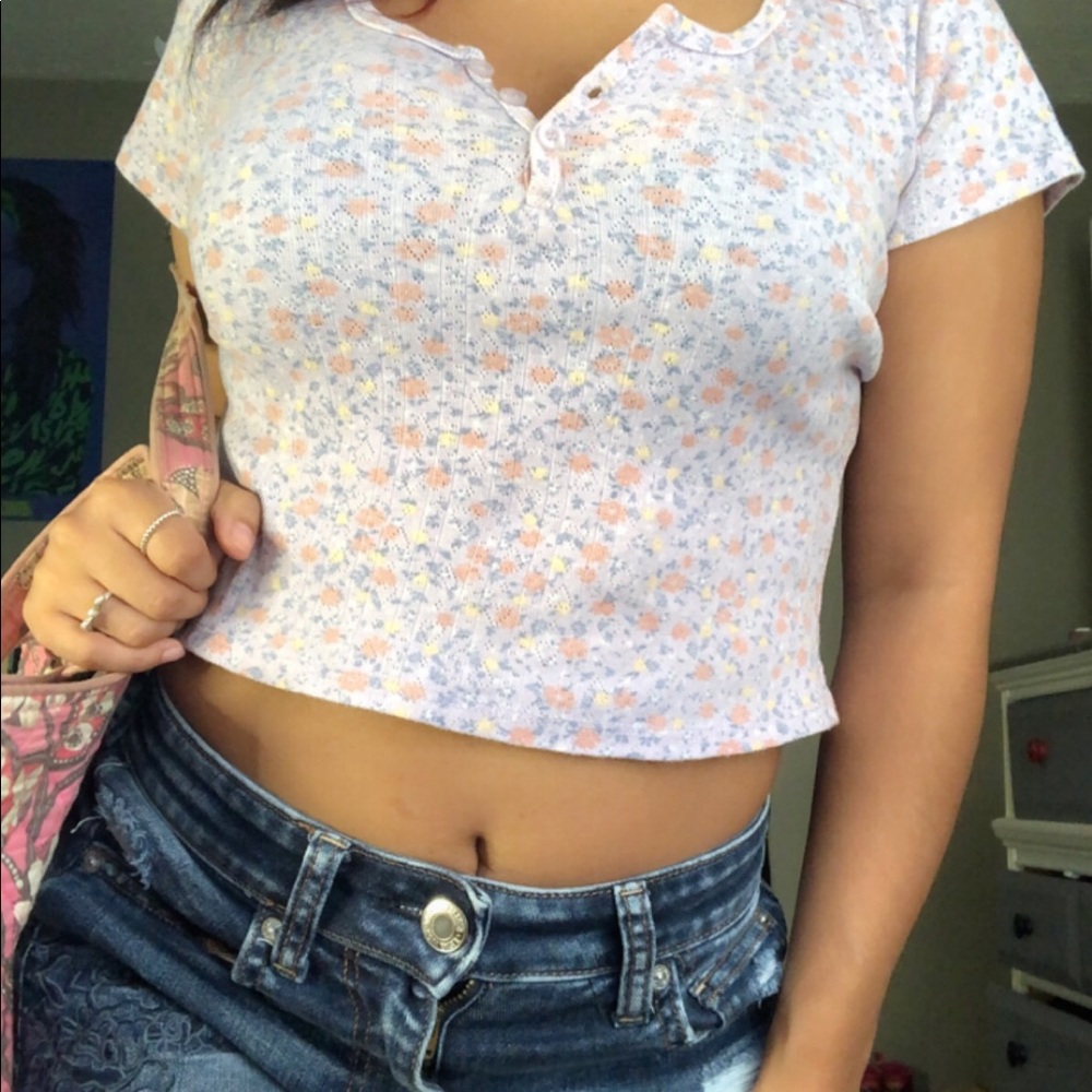 Cute flower pattern crop top with buttons on chest